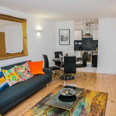 Riverside 2 Bed Apartment Londen Buitenkant foto
