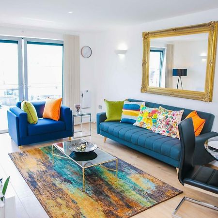 Riverside 2 Bed Apartment Londen Buitenkant foto