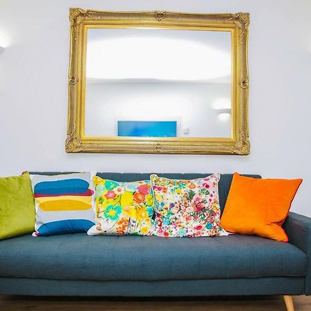 Riverside 2 Bed Apartment Londen Buitenkant foto