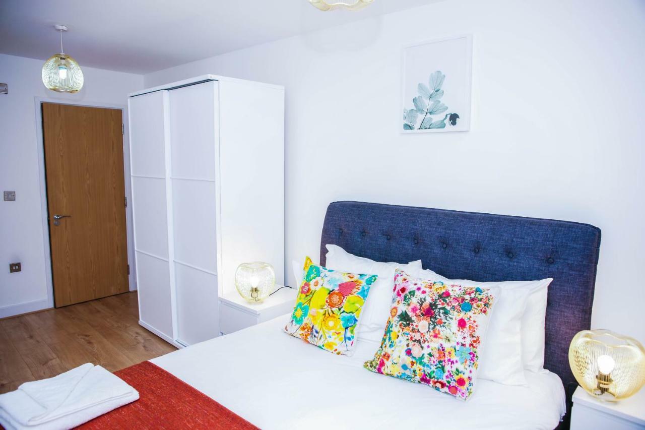 Riverside 2 Bed Apartment Londen Buitenkant foto
