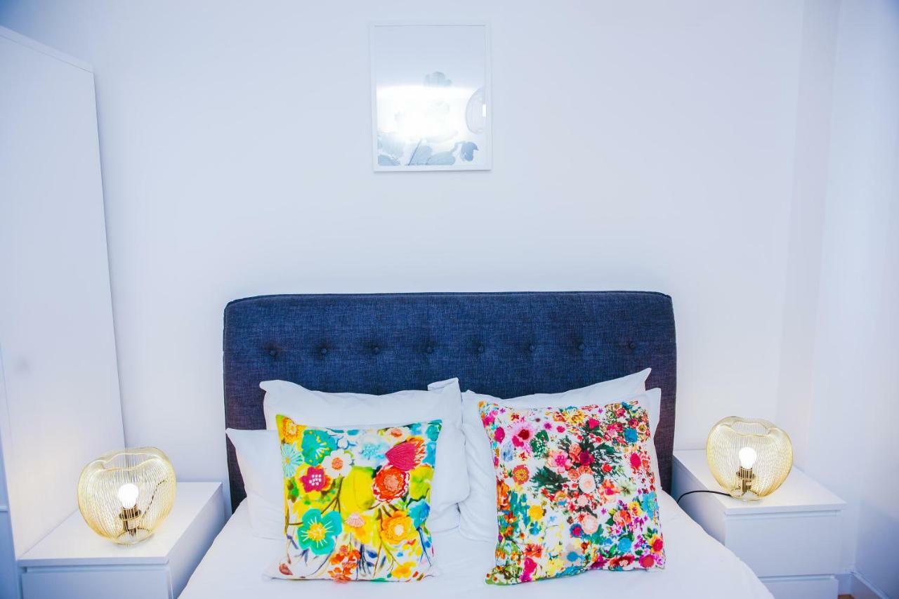 Riverside 2 Bed Apartment Londen Buitenkant foto