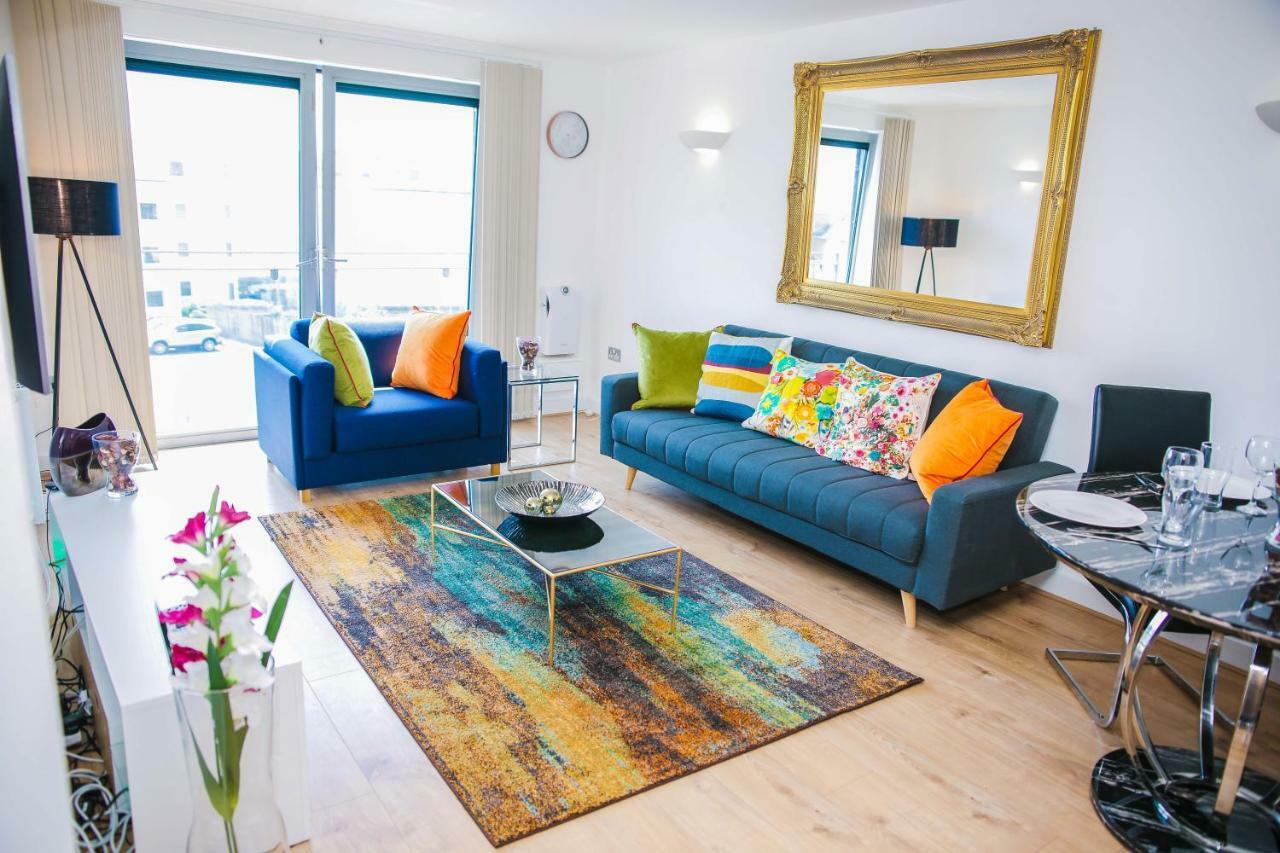 Riverside 2 Bed Apartment Londen Buitenkant foto