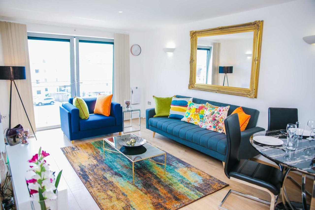 Riverside 2 Bed Apartment Londen Buitenkant foto