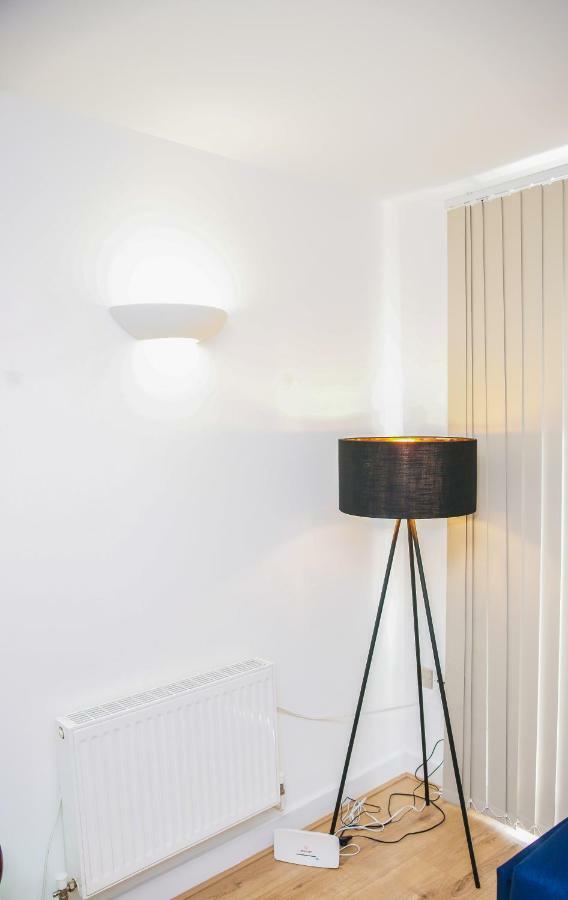Riverside 2 Bed Apartment Londen Buitenkant foto