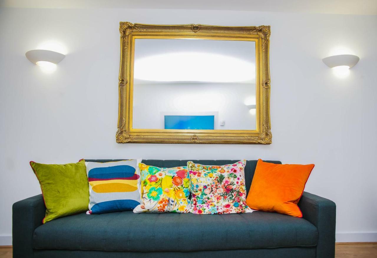 Riverside 2 Bed Apartment Londen Buitenkant foto