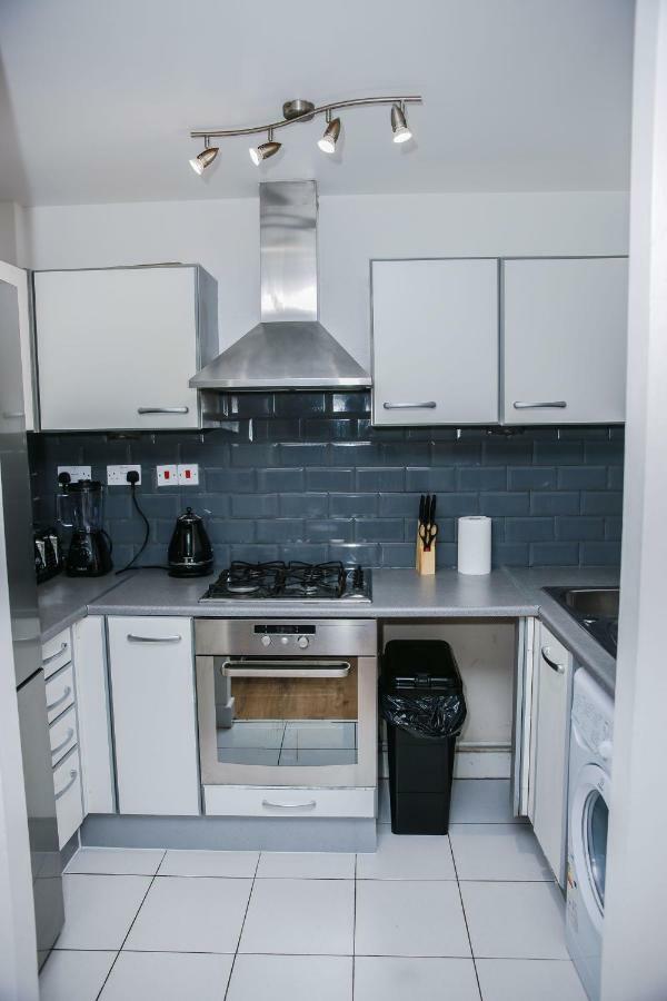 Riverside 2 Bed Apartment Londen Buitenkant foto