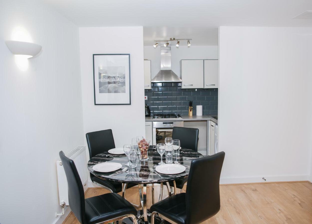 Riverside 2 Bed Apartment Londen Buitenkant foto