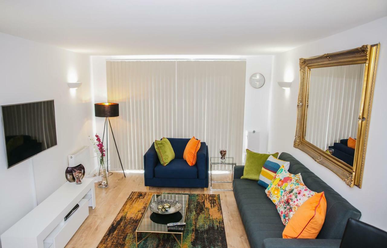 Riverside 2 Bed Apartment Londen Buitenkant foto