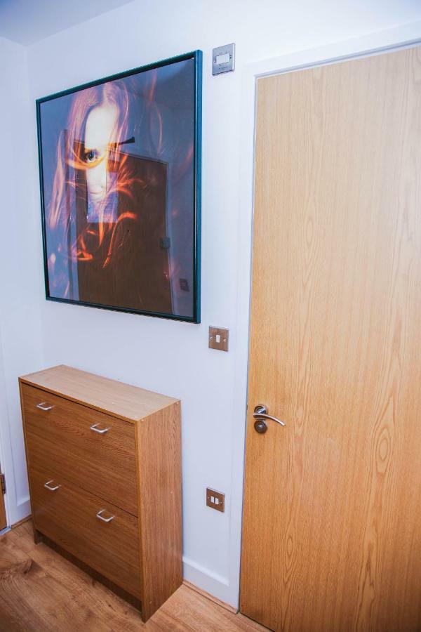 Riverside 2 Bed Apartment Londen Buitenkant foto
