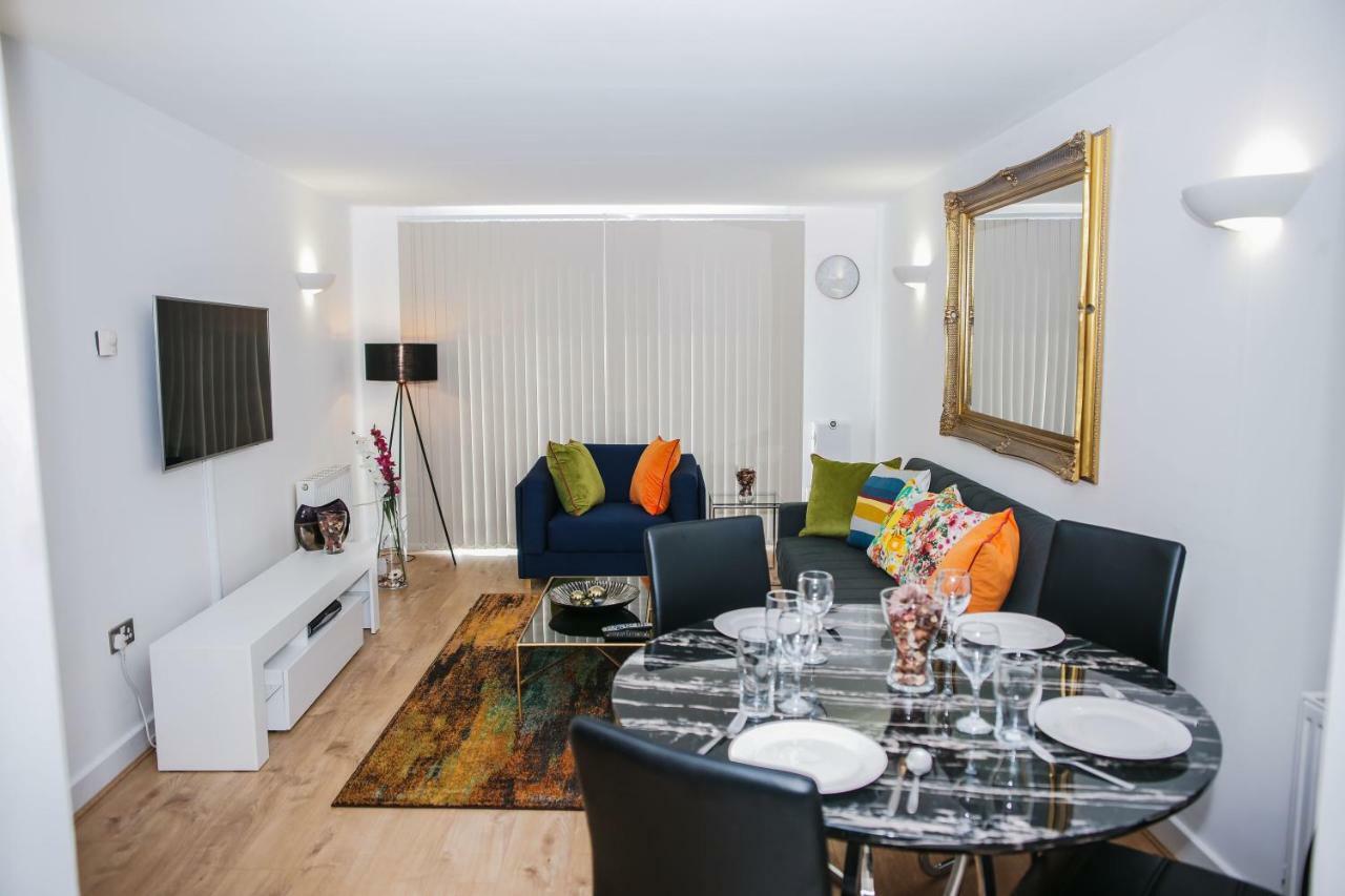 Riverside 2 Bed Apartment Londen Buitenkant foto