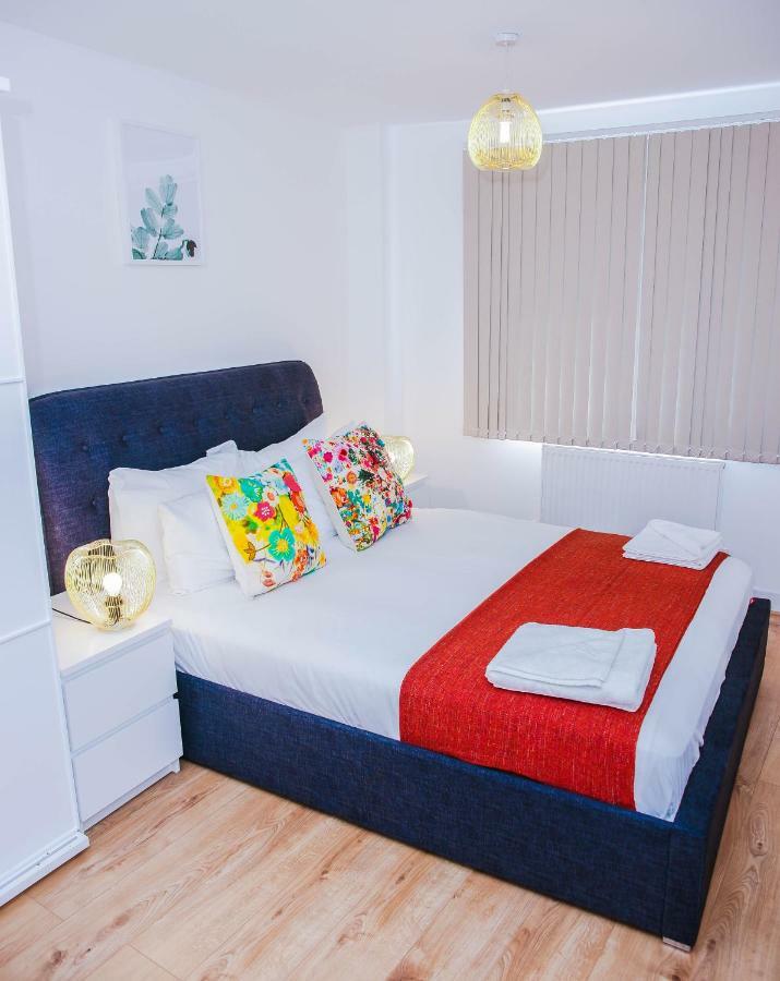 Riverside 2 Bed Apartment Londen Buitenkant foto