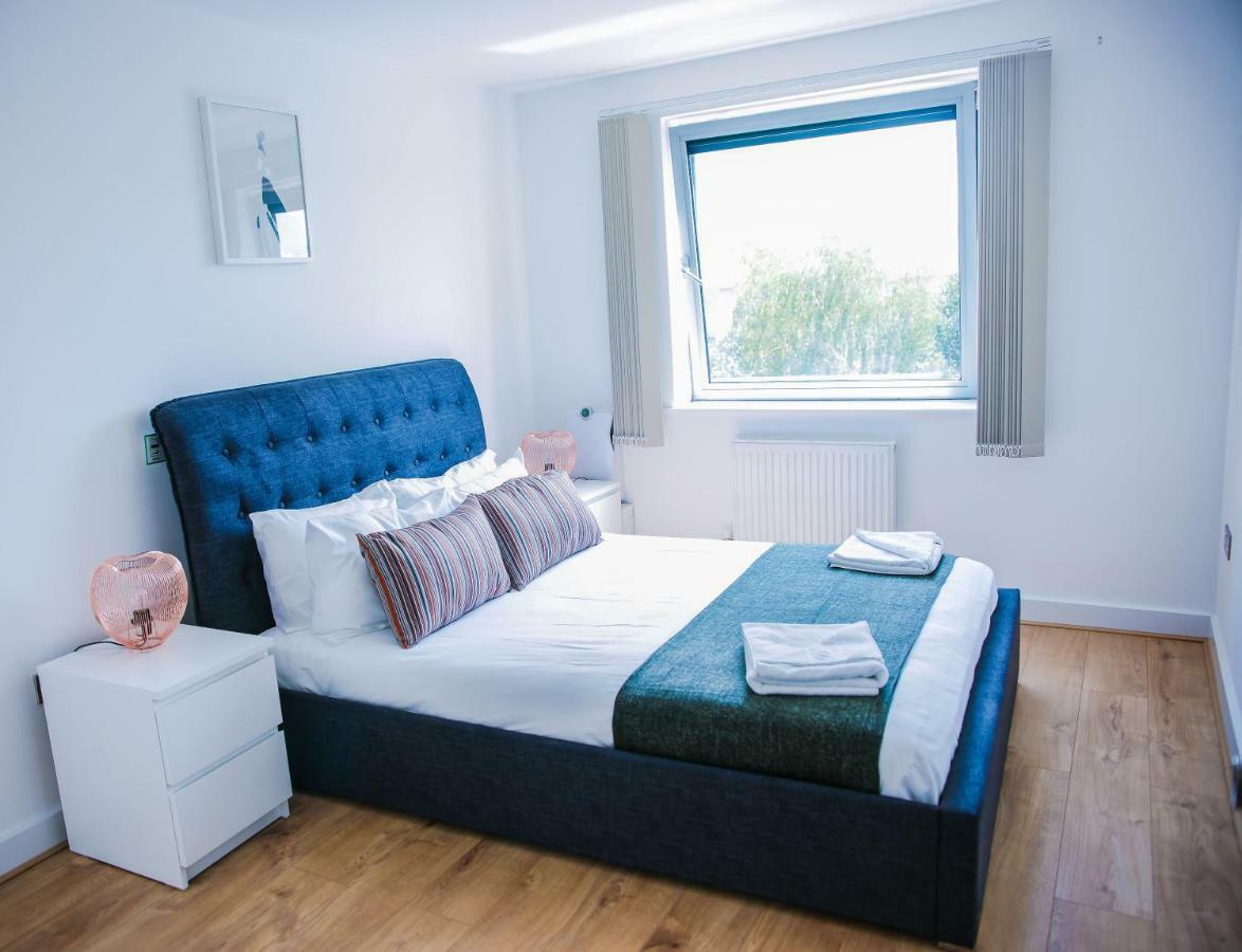 Riverside 2 Bed Apartment Londen Buitenkant foto