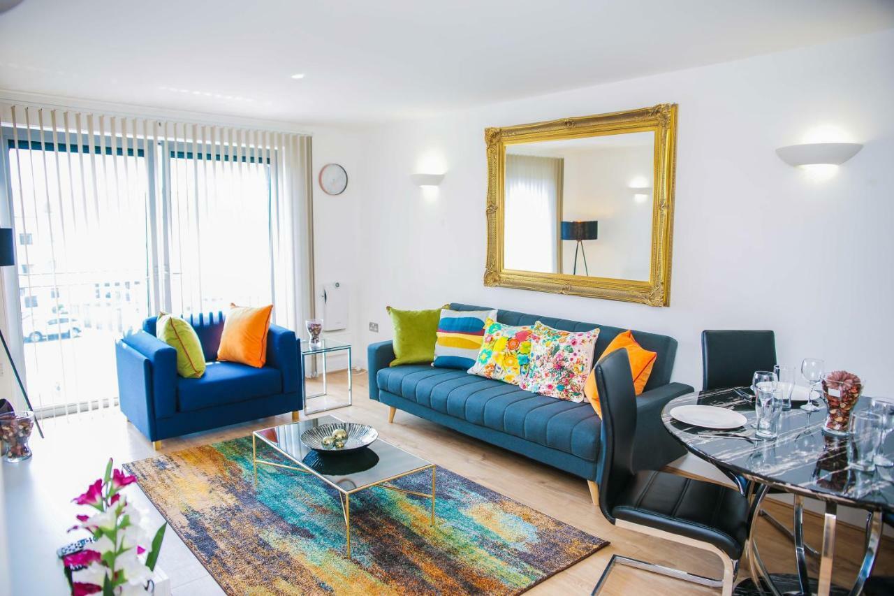 Riverside 2 Bed Apartment Londen Buitenkant foto