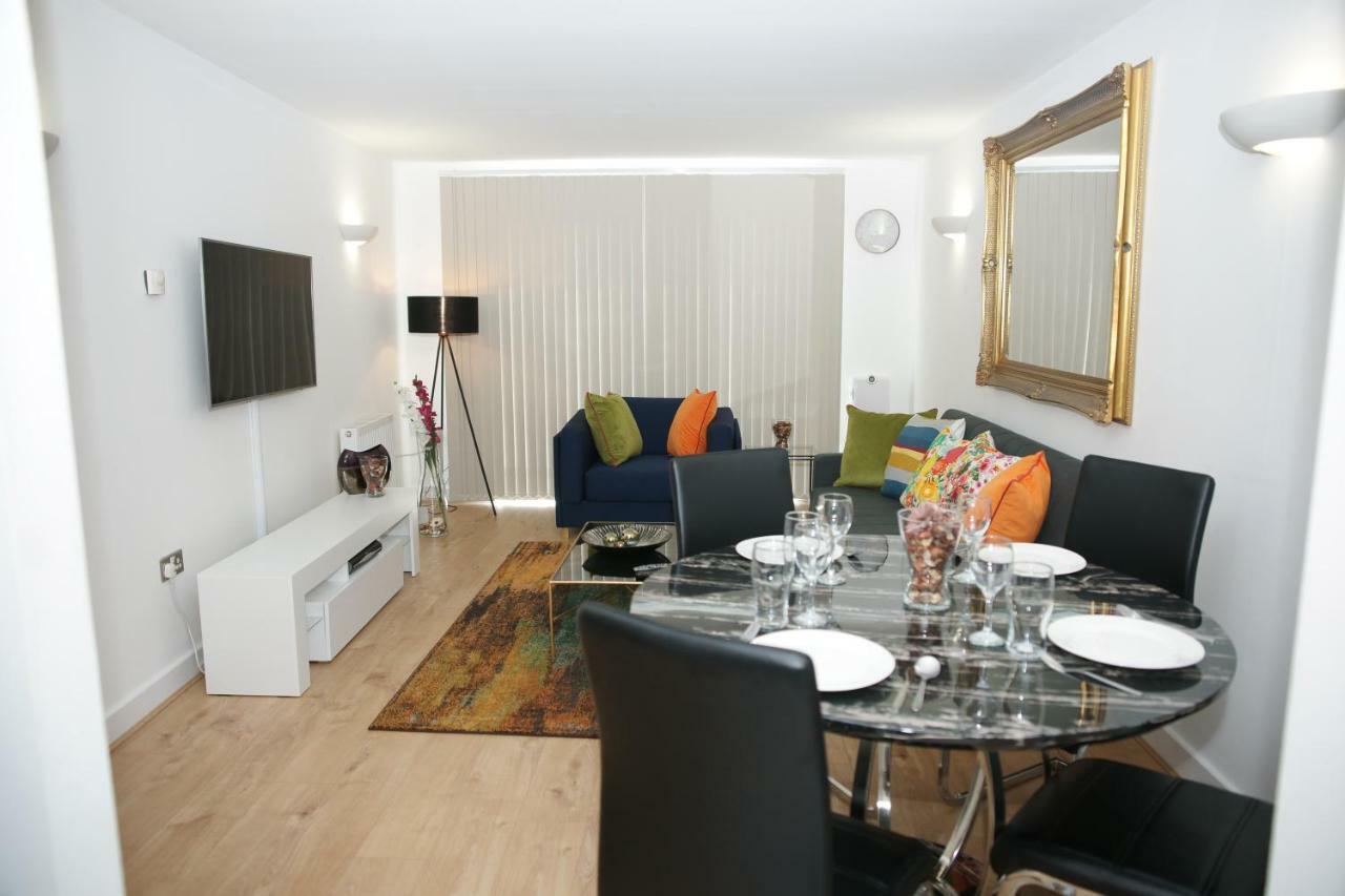 Riverside 2 Bed Apartment Londen Buitenkant foto