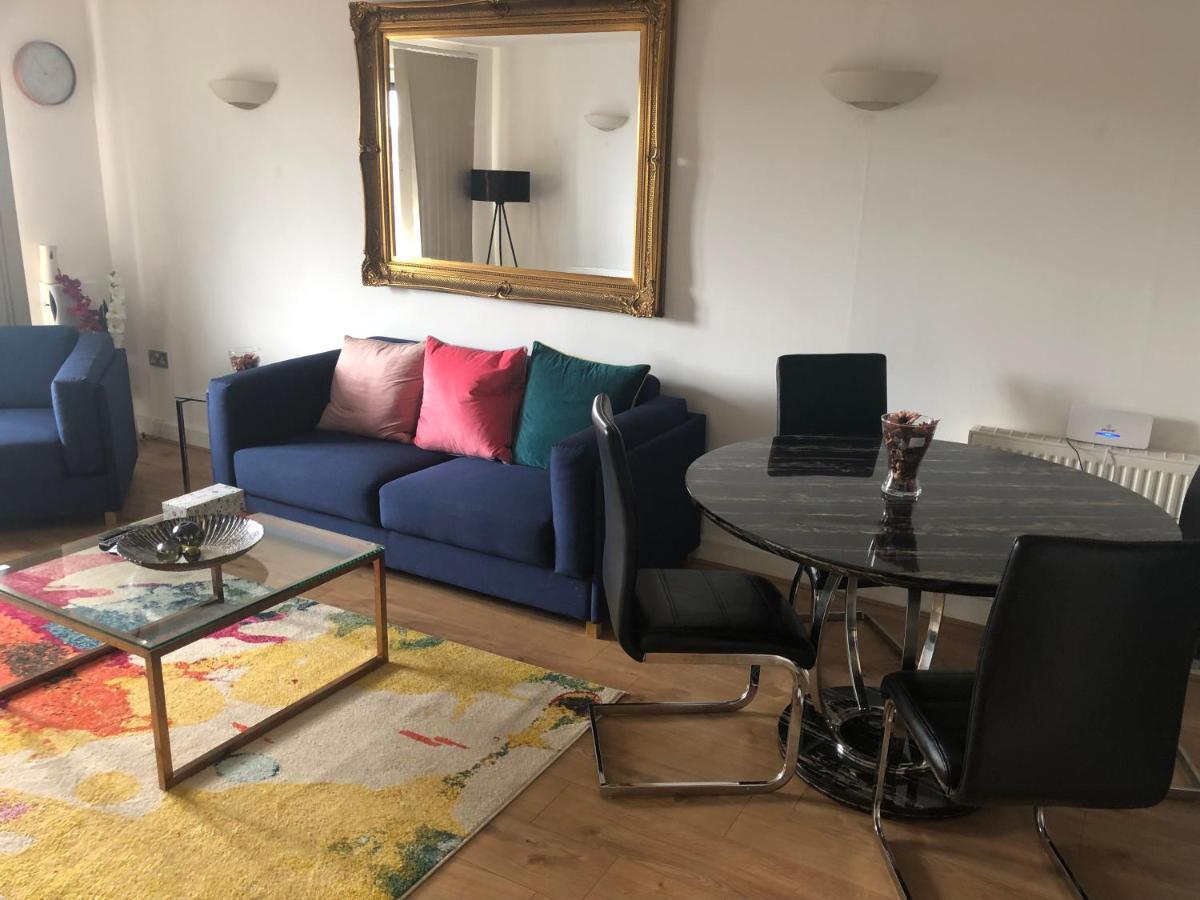 Riverside 2 Bed Apartment Londen Buitenkant foto
